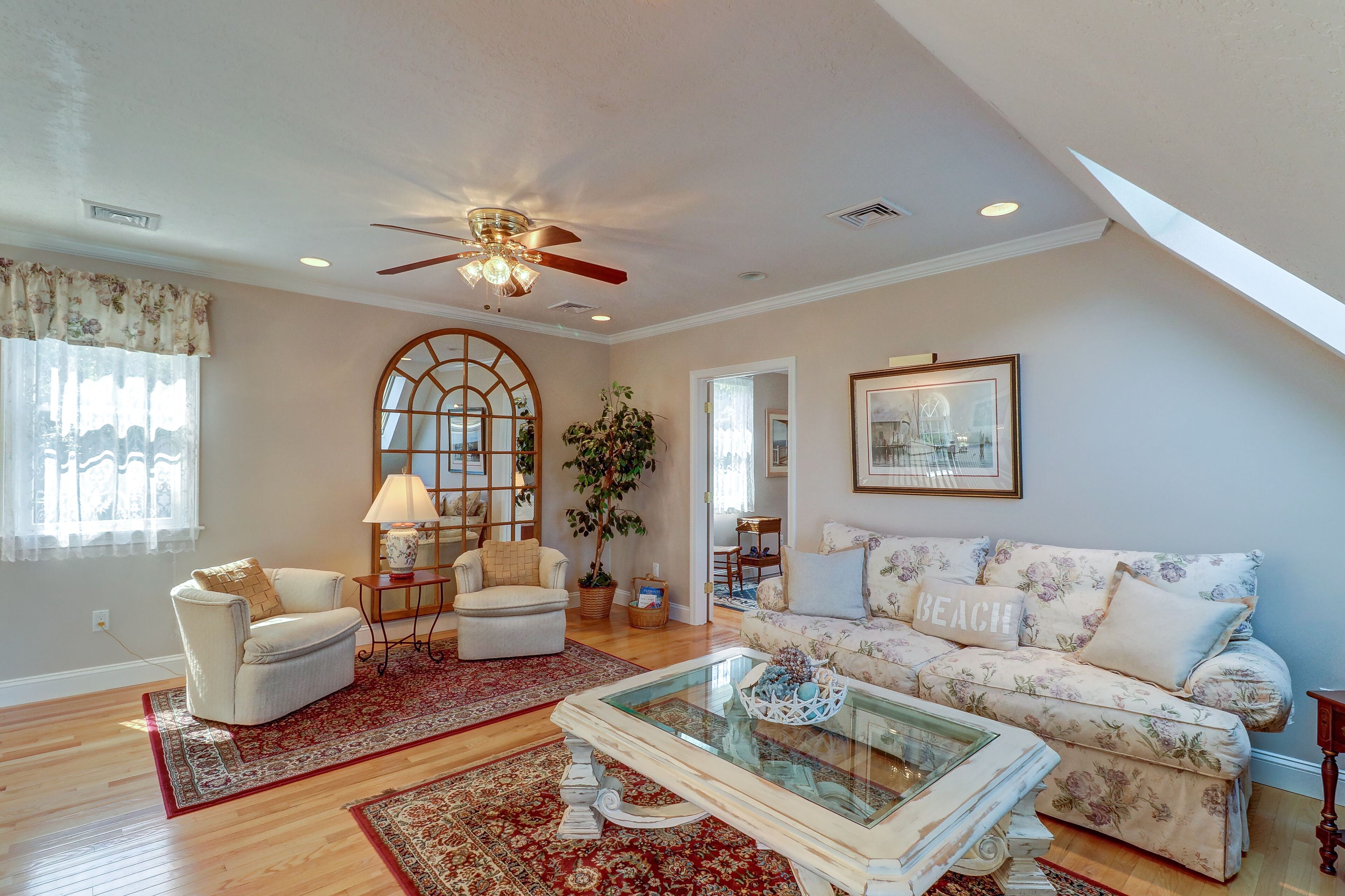 Quiet, Luxury Retreat Surrounded by Serene Gardens and Landscaping - Free WiFi in Chatham, United States