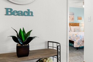 2 bedrooms, iron/ironing board, Internet, bed sheets