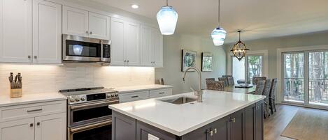 Frigorífic, microones, forn i placa de cuina