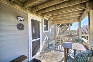 Outdoor dining - Come play in the sand and build the perfect "Sandcastle" vacation! (Hatteras)