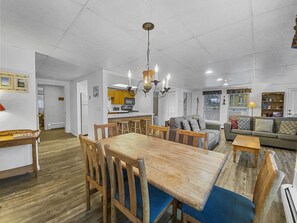 Interior - Free SkyCard Activities - Budget, Walk to Town, Pool & Hot Tubs - The Lift C112 (Breckenridge)