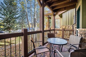 34 Highfield Trail Unit 210 - Web Quality - 019 - 19 Balcony - Free SkyCard Activities - Gas Fireplace, Parking, Equipped Kitchen, Fitness Ctr (Breckenridge)