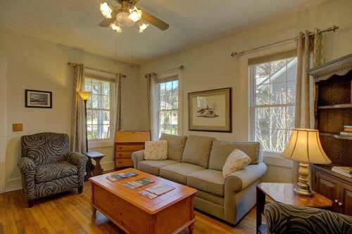 Kävele Downtown Brevard! Koira ystävällinen, WiFi