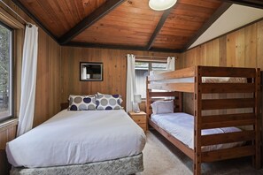 2 chambres, fer et planche à repasser, Wi-Fi, draps fournis