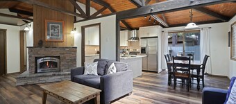 3 Killdeer - Remodeled! Close to Village, SHARC Passes, Hot Tub, Bikes, Luxury Linens