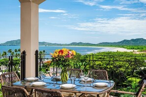 Outdoor dining - Matapalo 602, Oceanview Penthouse in the♥of Town with a Jacuzzi! (Tamarindo)
