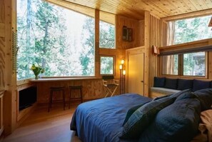 3 bedrooms, travel crib, free WiFi, bed sheets