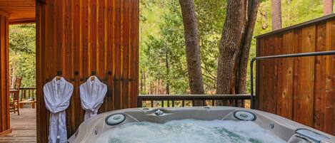 Outdoor spa tub