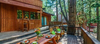 Big Rock Creek Lodge: Mountain Retreat w/ Views, Spa, On Creek, Pet Friendly