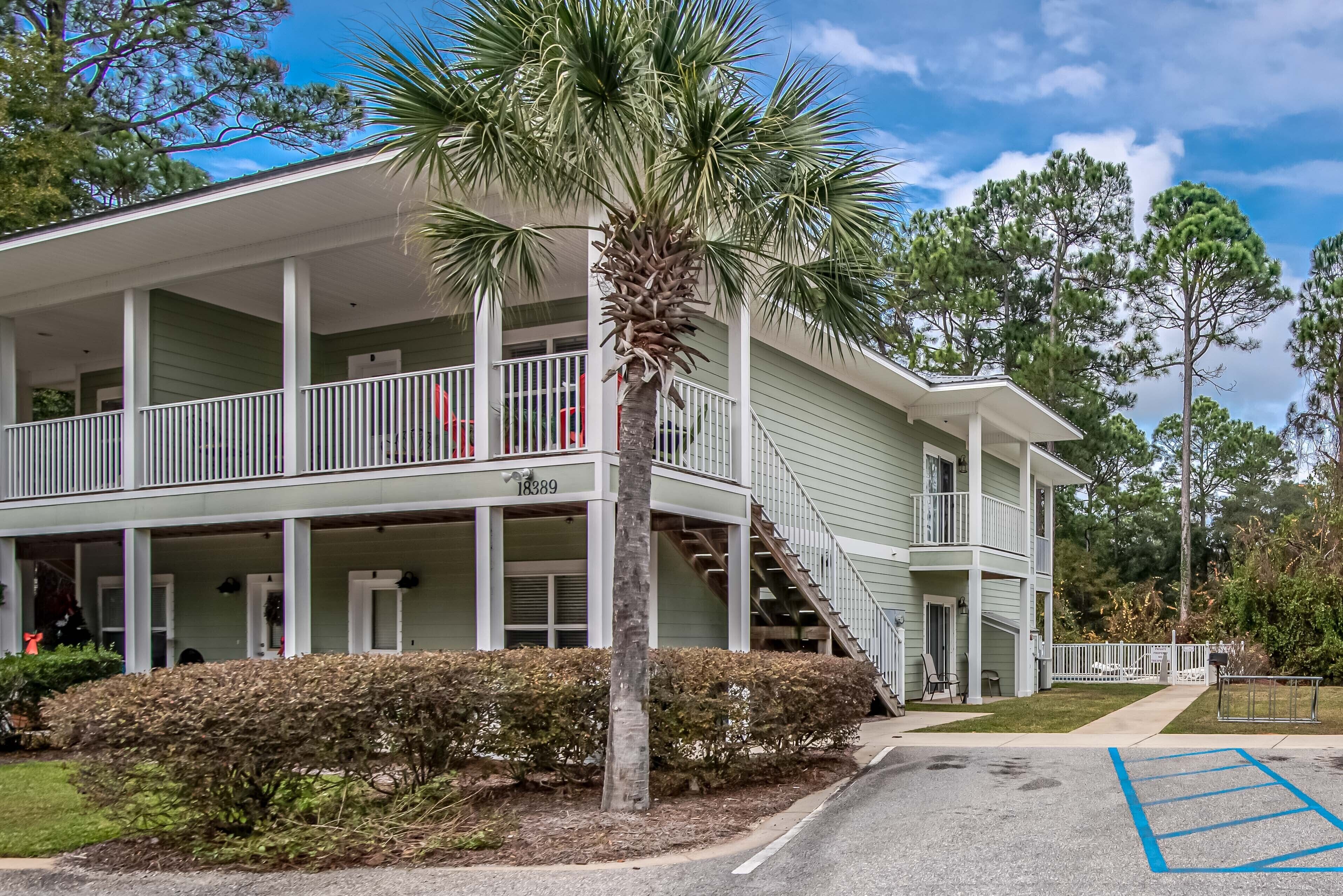 BOOK NOW FOR A GETAWAY! Pet Friendly~2 Bedrooms~2 Baths~Short drive to Beach!