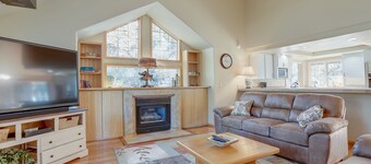 13 Ollalie - SHARC Passes, Close to South Entrance, Fireplace, Pet Friendly