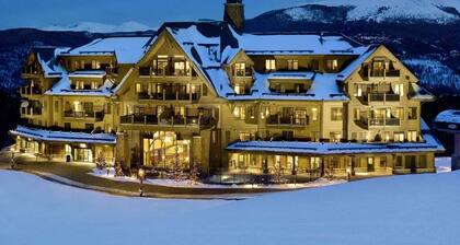 Enjoy Crystal Peak Lodge 7304: Resort Amenities and great views!