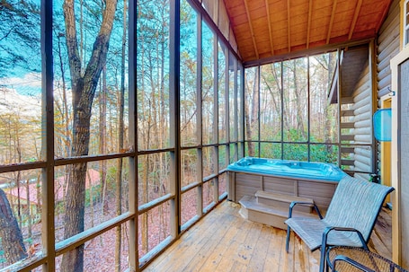 Outdoor spa tub. Romantic Dog-Friendly Woodland Cabin w/ Private Hot Tub - New Kitchen