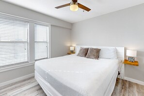 2 habitaciones, tabla de planchar con plancha, internet y ropa de cama