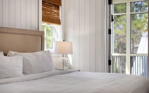 5 bedrooms, iron/ironing board, WiFi, bed sheets