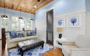 Smart TV, fireplace, DVD player, stereo