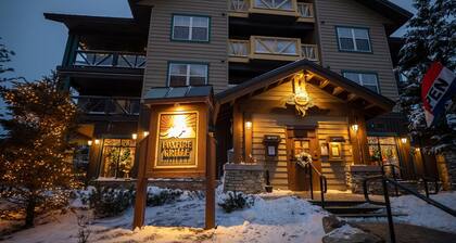 Snowshoe 2BR Ski-In/Ski-Out Steps to Ballhooter Lift Mountain Lodge Condo