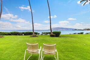 Property grounds - "Oceanfront Oasis with Captivating Views: Royal Mauian 317 - Make Memories ! (Kihei, Maui)
