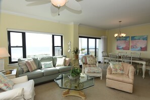 Een televisie en een dvd-speler