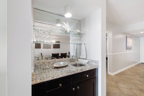 Interior - Summerchase 902 by Liquid Life (Orange Beach)
