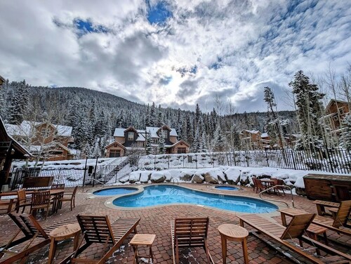 Mountain Views + Pool | Summer in Keystone