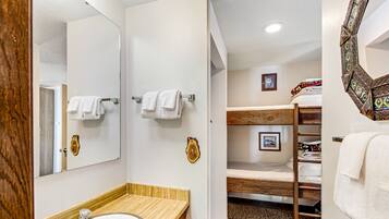 1 bedroom, Internet, bed sheets