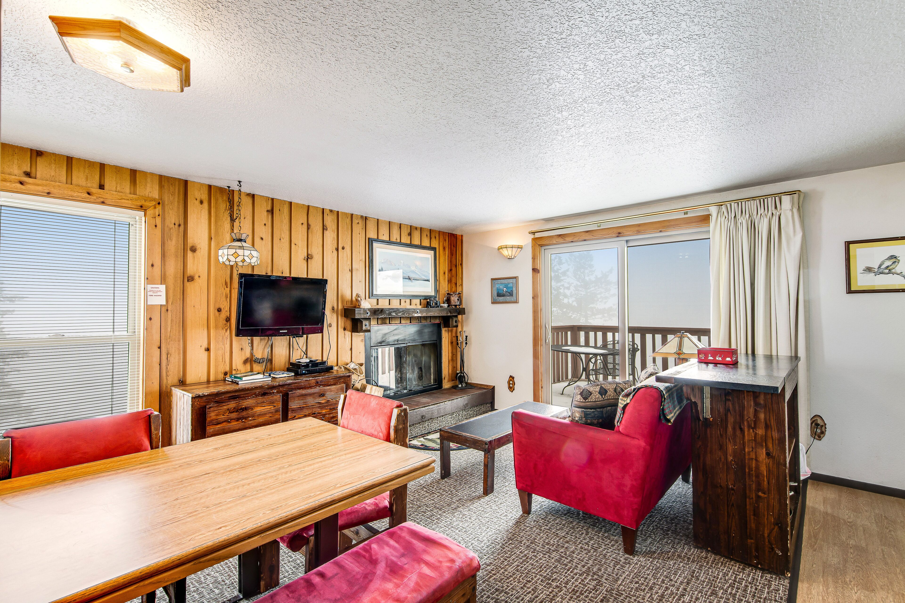 TV, fireplace, DVD player