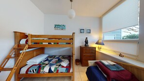 4 slaapkamers, een strijkplank/strijkijzer, gratis wifi, beddengoed