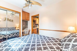 2 bedrooms, free WiFi, bed sheets - Top Floor Unit with Many Upgrades! Ski In, Walk Everywhere! | PM6A (Breckenridge)
