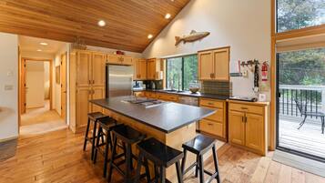 KĂŒhlschrank, Mikrowelle, Ofen, Herdplatte