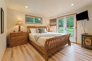 5 bedrooms, travel crib, free WiFi, bed sheets