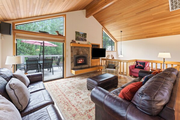 TV, fireplace, DVD player, ping pong