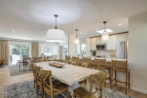 Interior - Newly updated! 3rd Row 4 Bedroom/4 Bathroom Beach Home with Pool/Beach Access (Hilton Head Island)