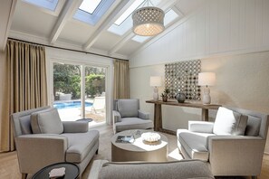 Smart TV - Newly updated! 3rd Row 4 Bedroom/4 Bathroom Beach Home with Pool/Beach Access (Hilton Head Island)