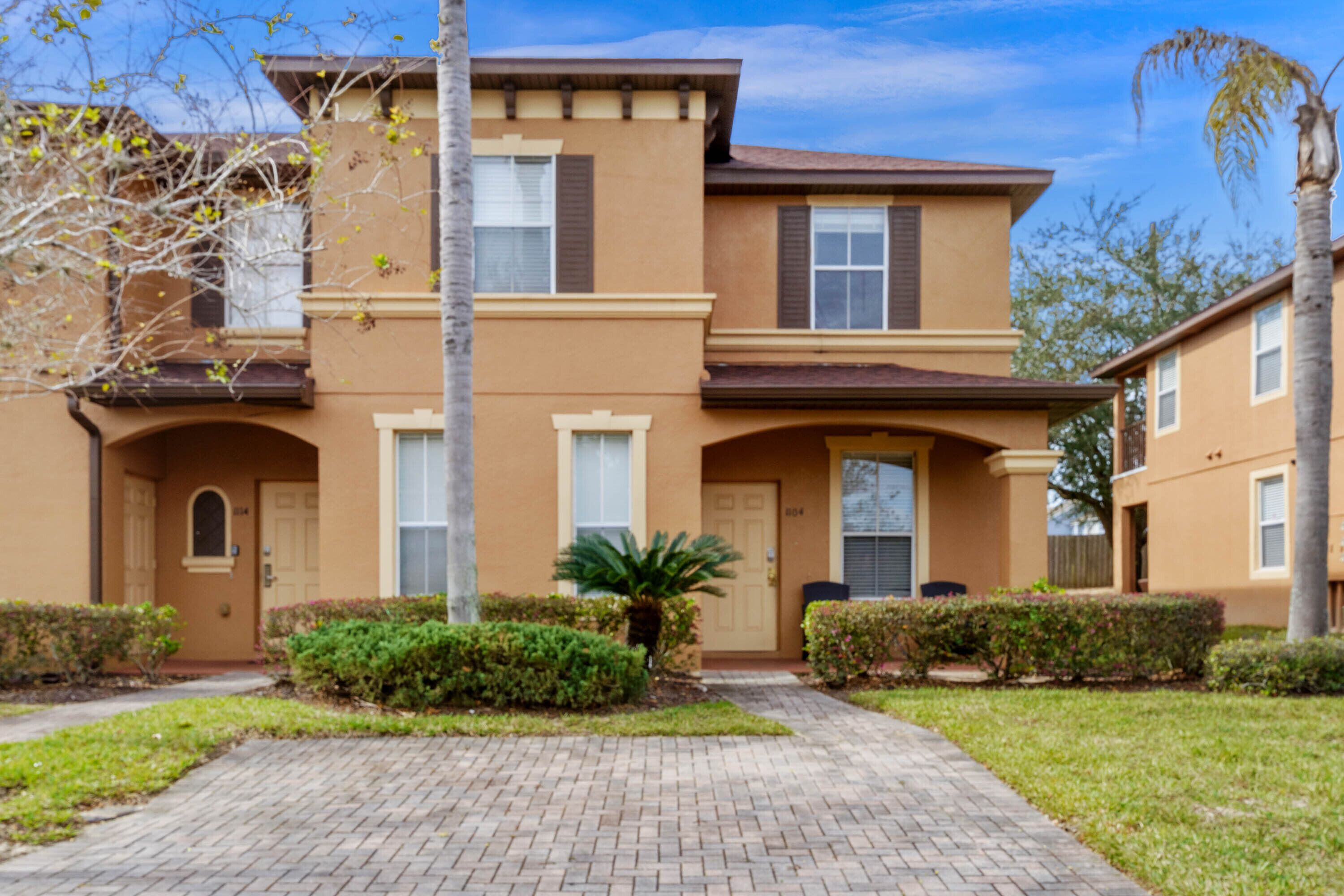 End Unit 4 bedroom Townhome in a popular resort with Waterpark
