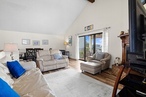 تلفزيون، مشغل دي في دي، كُتُب، مكتبة فيديو