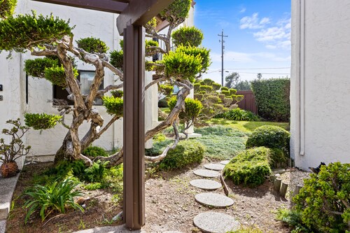 Classic getaway by the sea within walking distance to everything w/ocean views