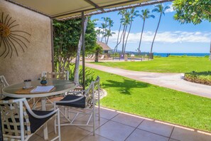 屋外ダイニングエリア