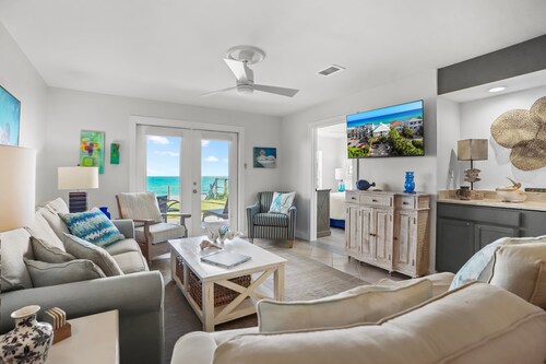 "Sunseekers 2" | Beachfront | Ground Floor with Open Greenspace, and Amazing Views
