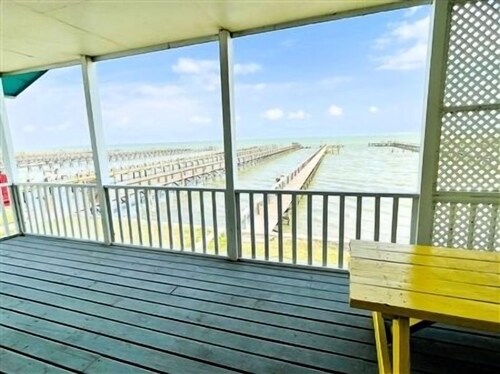 Peace & Paradise. 4 Bedroom, 4 Bath. 9 Beds. Sleeps 14. Private Fishing Pier.