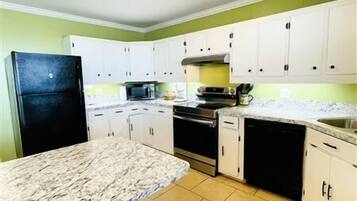 Fridge, stovetop, dishwasher, toaster