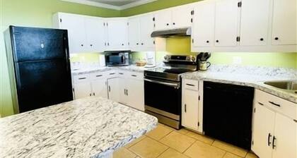 Peace & Paradise. 4 Bedroom, 4 Bath. 9 Beds. Sleeps 14. Private Fishing Pier.