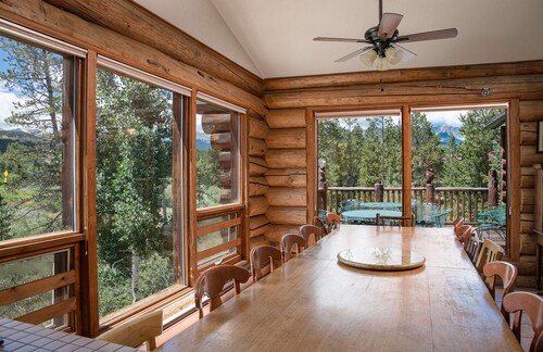 Swan River Lodge Home: Spacious, Hot Tub