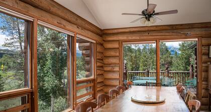 Swan River Lodge Home: Spacious, Hot Tub