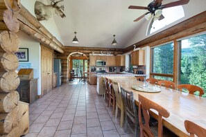 Fridge, microwave, stovetop, dishwasher - Swan River Lodge Home: Spacious, Hot Tub (Breckenridge)