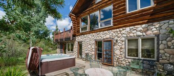 Swan River Lodge Home: Spacious, Hot Tub