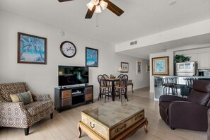 Smart TV, DVD player - Gulf Views-Short Walk 2 Beach-Resort Amenities (Miramar Beach)