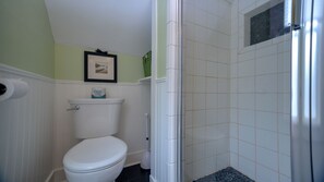 Shower, towels - Reel Simple: Your Home Away from Home (Conesus)