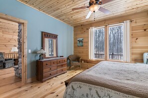 4 bedrooms, iron/ironing board, free WiFi, bed sheets