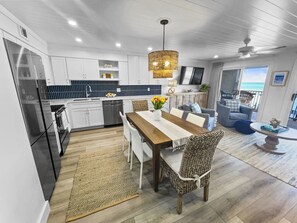 Dining - "Endless Waves-208" | Beachfront | Stunning Beach Views | Bike to Seaside (Seagrove Beach)